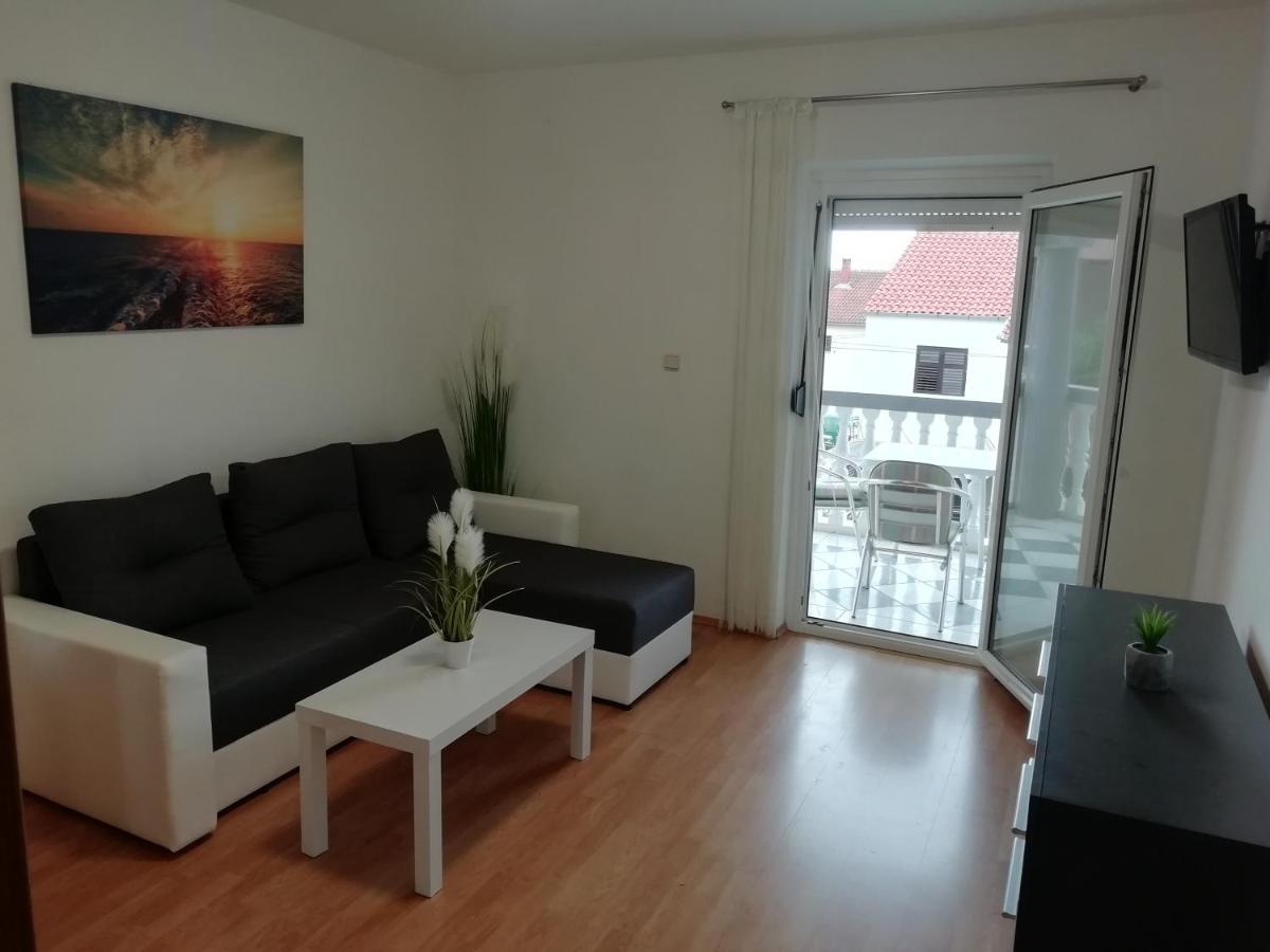 Apartmani Kod Rade Pakoštane Exteriér fotografie
