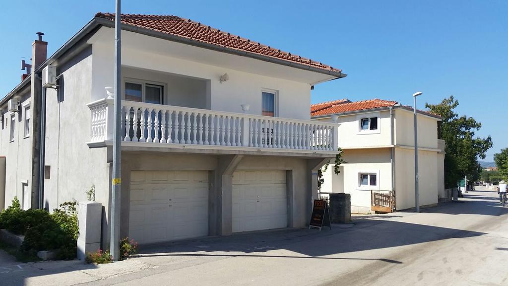 Apartmani Kod Rade Pakoštane Exteriér fotografie